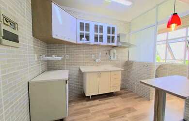 Imagem: O apartamento possui 3 Dormitórios, 1 Banheiro, 1 Vaga na garagem