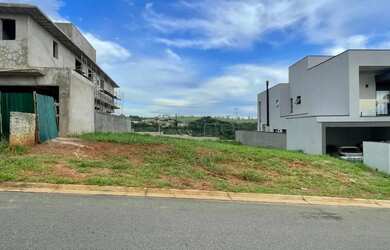 Imagem: O terreno possui 555m² de Área e está localizado em Loteamento