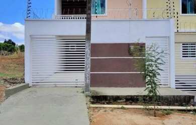 Imagem: A casa possui 4 Dormitórios, 4 Banheiros, 2 Vagas na garagem