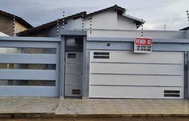 Imagem: A casa possui 3 Dormitórios, 2 Banheiros, 2 Vagas na garagem