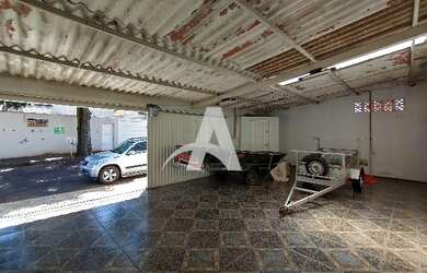 Imagem: A casa possui 2 Dormitórios, 3 Banheiros, 1 Vaga na garagem