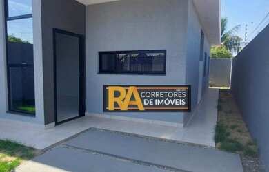 Imagem: A casa possui 3 Dormitórios, 2 Banheiros, 1 Vaga na garagem