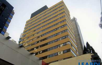 Imagem: O depósito possui 4 Vagas na garagem, 175m² de Área e está