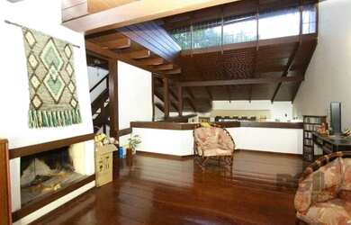 Imagem: A casa possui 3 Dormitórios, 3 Banheiros, 3 Vagas na garagem