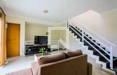 Imagem: A casa possui 3 Dormitórios, 4 Banheiros, 4 Vagas na garagem