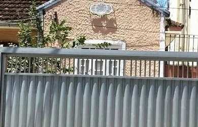 Imagem: A casa possui 2 Dormitórios, 1 Banheiro, 1 Vaga na garagem