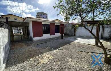 Imagem: A casa possui 3 Dormitórios, 4 Banheiros, 5 Vagas na garagem