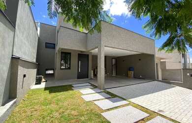 Imagem: A casa possui 3 Dormitórios, 5 Banheiros, 2 Vagas na garagem