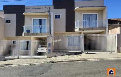 Imagem: A casa possui 3 Dormitórios, 3 Banheiros, 3 Vagas na garagem