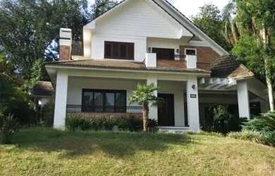 Imagem: A casa em condomínio possui 3 Dormitórios, 299m² de Área