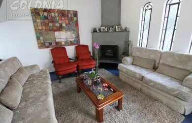 Imagem: A casa possui 4 Dormitórios, 4 Banheiros, 5 Vagas na garagem