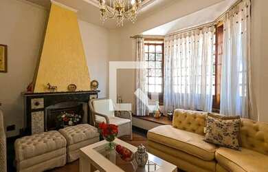 Imagem: A casa possui 3 Dormitórios, 3 Banheiros, 5 Vagas na garagem