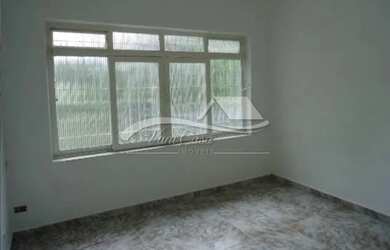 Imagem: A casa possui 2 Dormitórios, 1 Banheiro, 2 Vagas na garagem