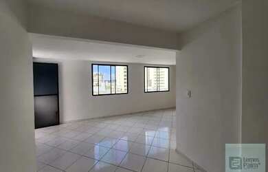 Imagem: O apartamento possui 1 Dormitório, 1 Banheiro, 1 Vaga na garagem