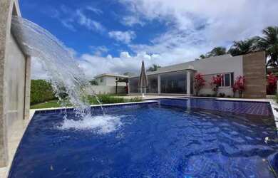 Imagem: A casa possui 5 Dormitórios, 5 Banheiros, 4 Vagas na garagem