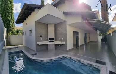 Imagem: A casa em condomínio possui 4 Dormitórios, 5 Banheiros, 4