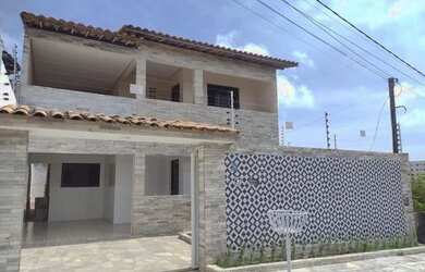 Imagem: A casa possui 3 Dormitórios, 3 Banheiros, 2 Vagas na garagem