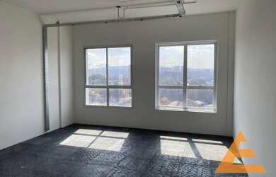 Imagem: O depósito possui 1 Vaga na garagem, 33m² de Área e está