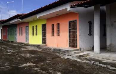 Imagem: A casa possui 1 Dormitório, 1 Banheiro, 1 Vaga na garagem