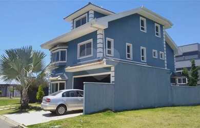 Imagem: A casa em condomínio possui 4 Dormitórios, 3 Banheiros, 4