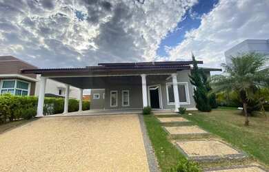 Imagem: A casa em condomínio possui 3 Dormitórios, 2 Banheiros, 2