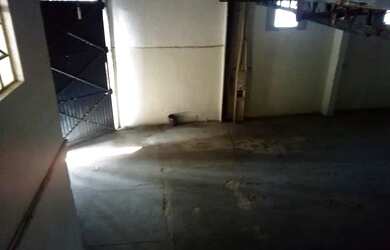 Imagem: O depósito possui 1 Vaga na garagem, 212m² de Área e está