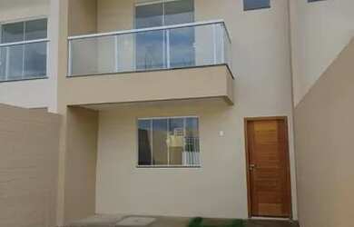 Imagem: A casa possui 2 Dormitórios, 2 Banheiros, 2 Vagas na garagem