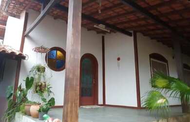 Imagem: A casa possui 3 Dormitórios, 3 Banheiros, 1 Vaga na garagem