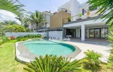 Imagem: A casa em condomínio possui 4 Dormitórios, 5 Banheiros, 5