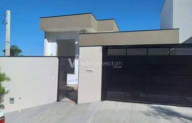 Imagem: A casa possui 3 Dormitórios, 3 Banheiros, 2 Vagas na garagem