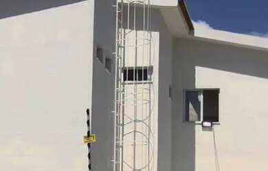 Imagem: A casa possui 2 Dormitórios, 2 Banheiros, 1 Vaga na garagem