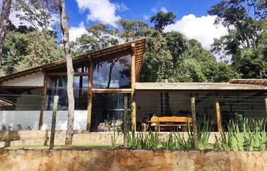 Imagem: A casa em condomínio possui 5 Dormitórios, 5 Banheiros, 1