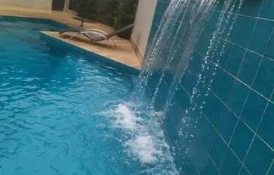 Imagem: A casa possui 1 Dormitório, 3 Banheiros, 3 Vagas na garagem