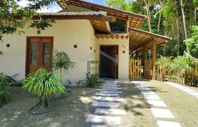 Imagem: A casa possui 3 Dormitórios, 2 Banheiros e 200m² de Área