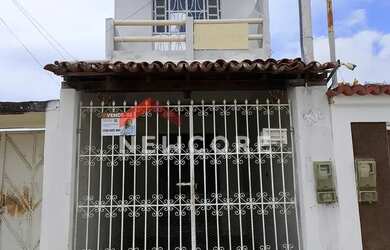 Imagem: A casa possui 2 Dormitórios, 2 Banheiros, 1 Vaga na garagem