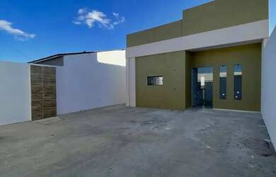 Imagem: A casa à venda possui 2 Dormitórios, 1 Banheiro, 1 Vaga na