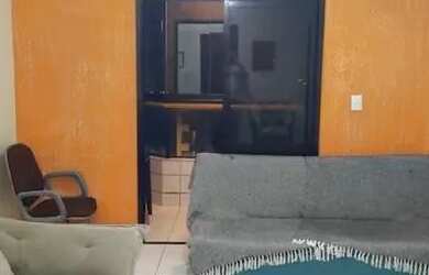 Imagem: O apartamento possui 2 Dormitórios e Acomodam 6 pessoas e está