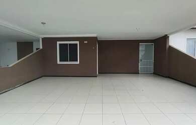 Imagem: Linda casa aconchegante sendo 2/4 com lateral e garagem coberta