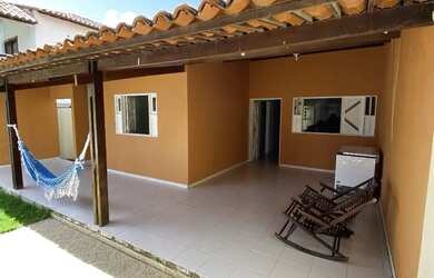 Imagem: A casa possui 3 Dormitórios, Acomodam 13 pessoas, 5 Vagas na