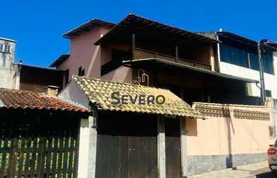 Imagem: A casa possui 3 Dormitórios, 3 Banheiros, 2 Vagas na garagem