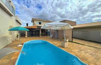 Imagem: A casa em condomínio possui 3 Dormitórios, 1 Banheiro, 5 Vagas