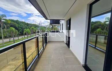 Imagem: O apartamento possui 3 Dormitórios, 4 Banheiros, 2 Vagas na