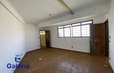 Imagem: O apartamento possui 4 Dormitórios, 2 Banheiros e 110m² de