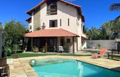 Imagem: A casa possui 5 Dormitórios, 5 Banheiros, 5 Vagas na garagem