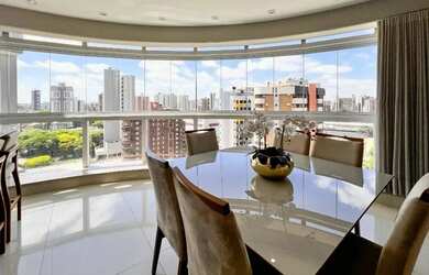 Imagem: O apartamento possui 3 Dormitórios, 1 Banheiro, 3 Vagas na