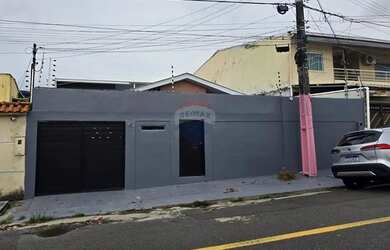 Imagem: A casa possui 5 Dormitórios, 4 Banheiros, 250m² de Área e