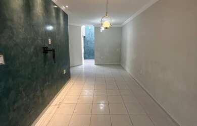 Imagem: A casa possui 3 Dormitórios, 3 Banheiros, 2 Vagas na garagem