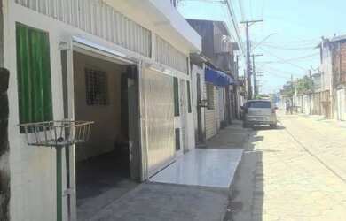 Imagem: A casa possui 2 Dormitórios, 1 Banheiro, 5 Vagas na garagem