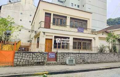 Imagem: A casa possui 5 Dormitórios, 5 Banheiros, 4 Vagas na garagem