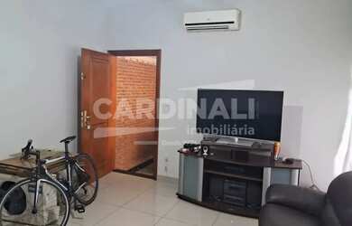 Imagem: Casa de esquina com localização privilegiada, ótima oportunidade